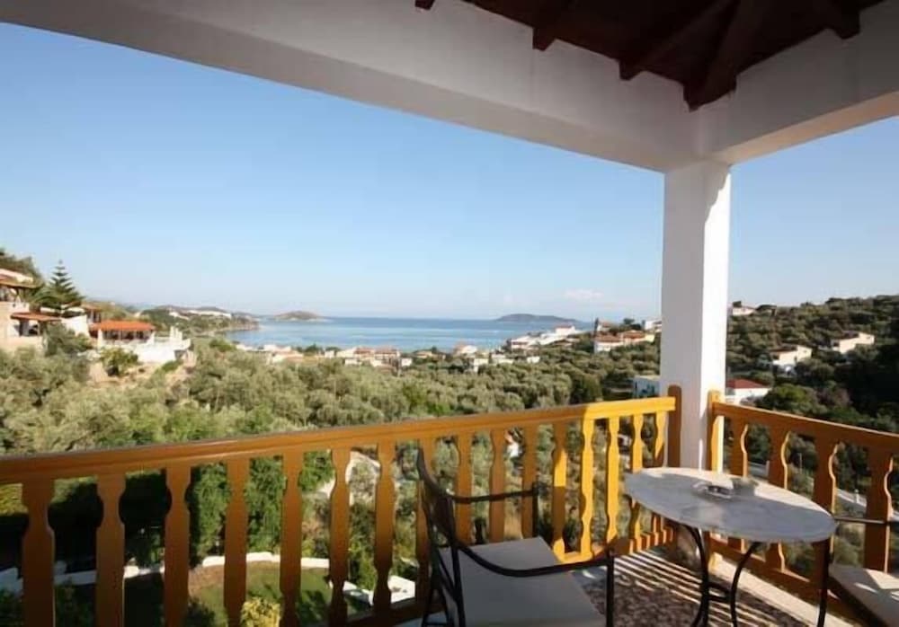 Фото Villa Meroulas