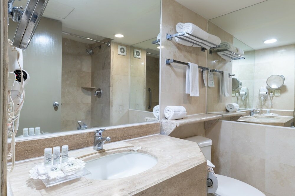 Фото Holiday Inn Guadalajara Expo