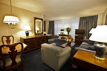 Фото Murray Hill East Suites