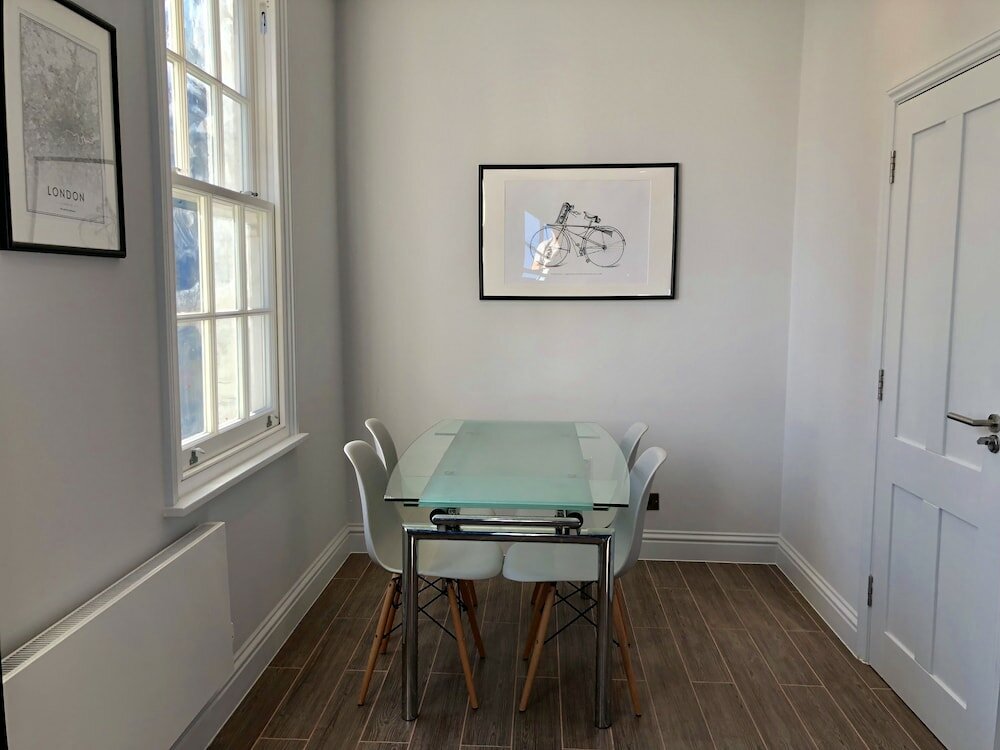 Фото Stylish Maisonette and studio in Victoria