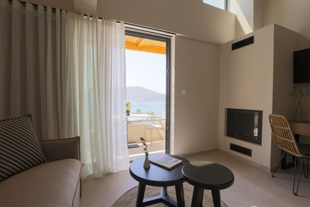 Фото Elivia Boutique Suites