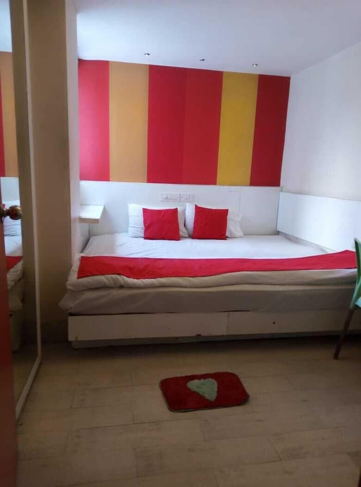 Фото Hotel B Residency