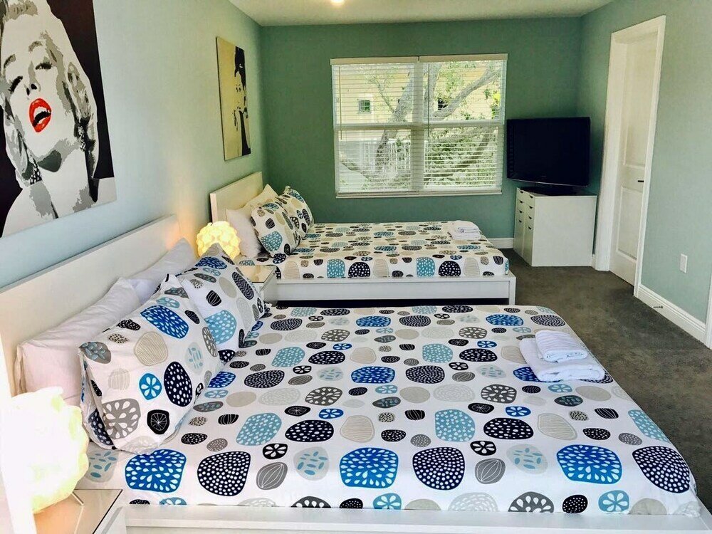 Фото 4 Bedroom Home by Ideal Experience Vr