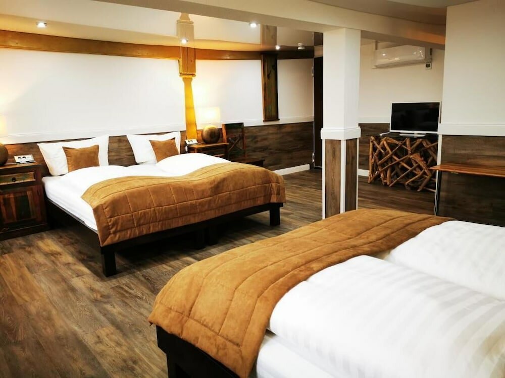 Фото Landgasthaus Kreuz Michelbach