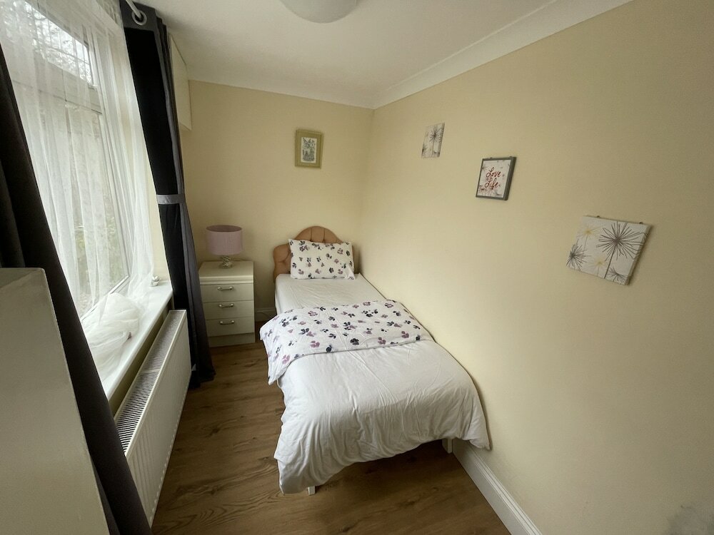 Фото Whole House Cottage with huge Garden