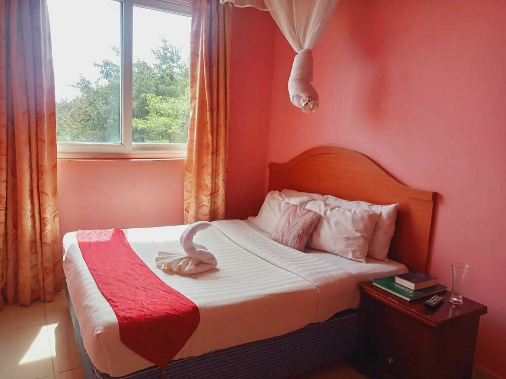 Фото Queenstar Hotel