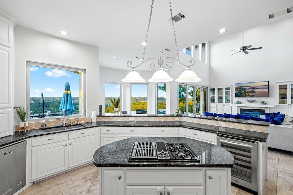 Фото Hillside Infinity Pool Retreat