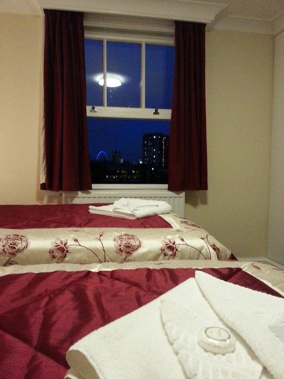 Фото Melbourne House Hotel