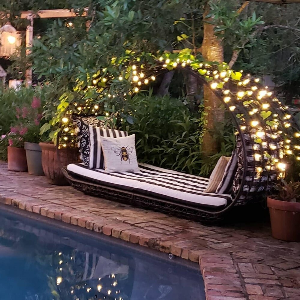 Фото Cedar Oaks Inn The Bath House