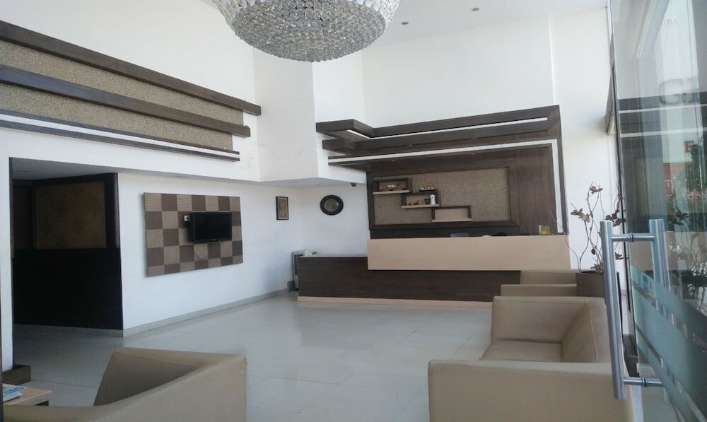 Фото Itsy by Treebo - Greenwood Inn And Suites