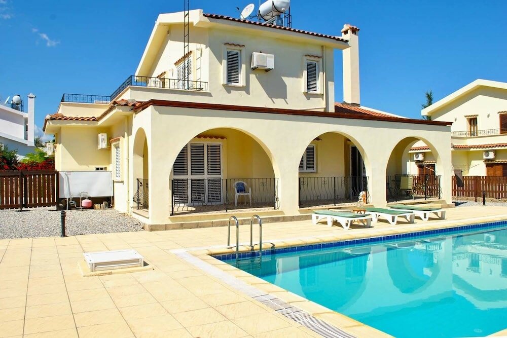 Фото Villa Thornburry by Amy Villas