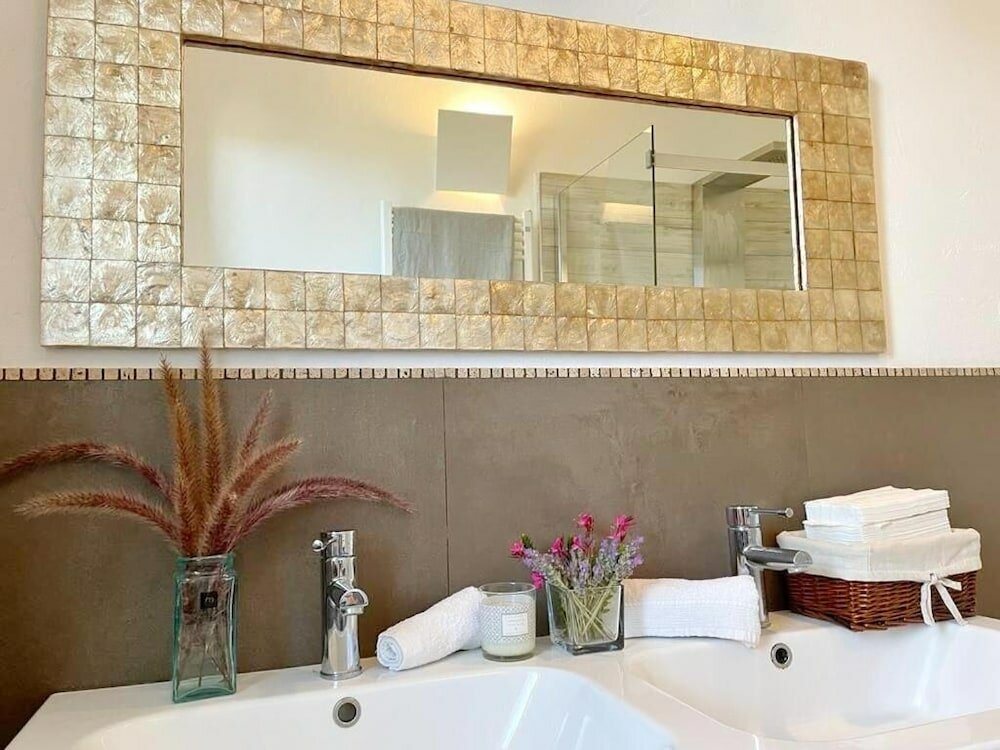 Фото Is Cheas wine farm boutique hotel