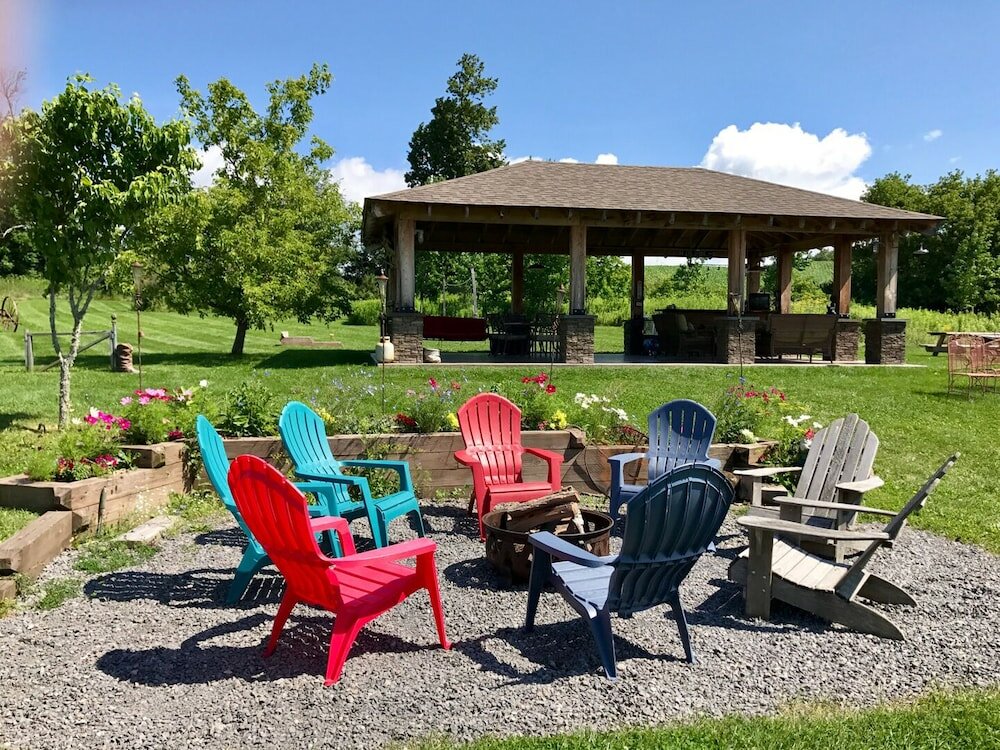 Фото The Meadowlark Inn