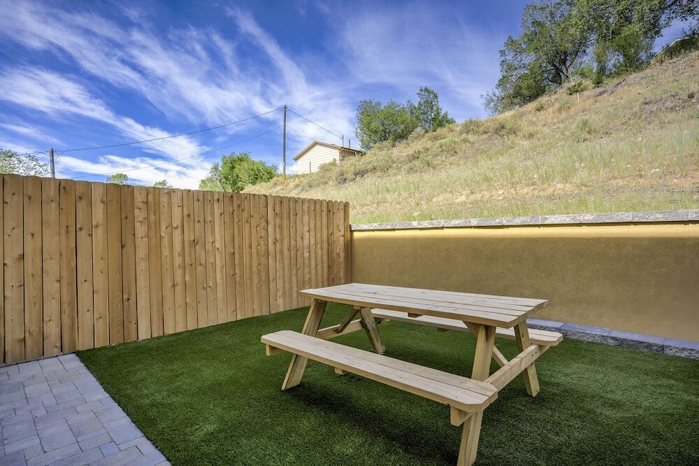 Фото Downtown Skyline Rooftop Patio Modern Townhome