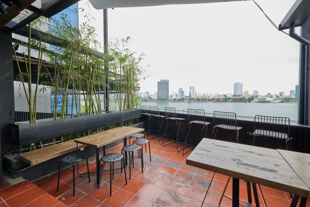 Фото The Garden Capsule Hotel