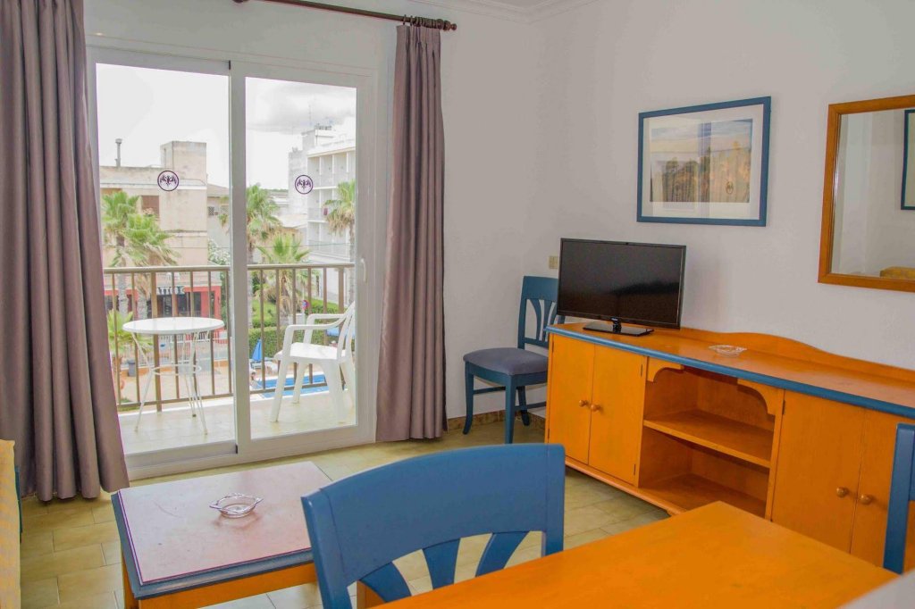 Фото Apartamentos Charly's Can Picafort