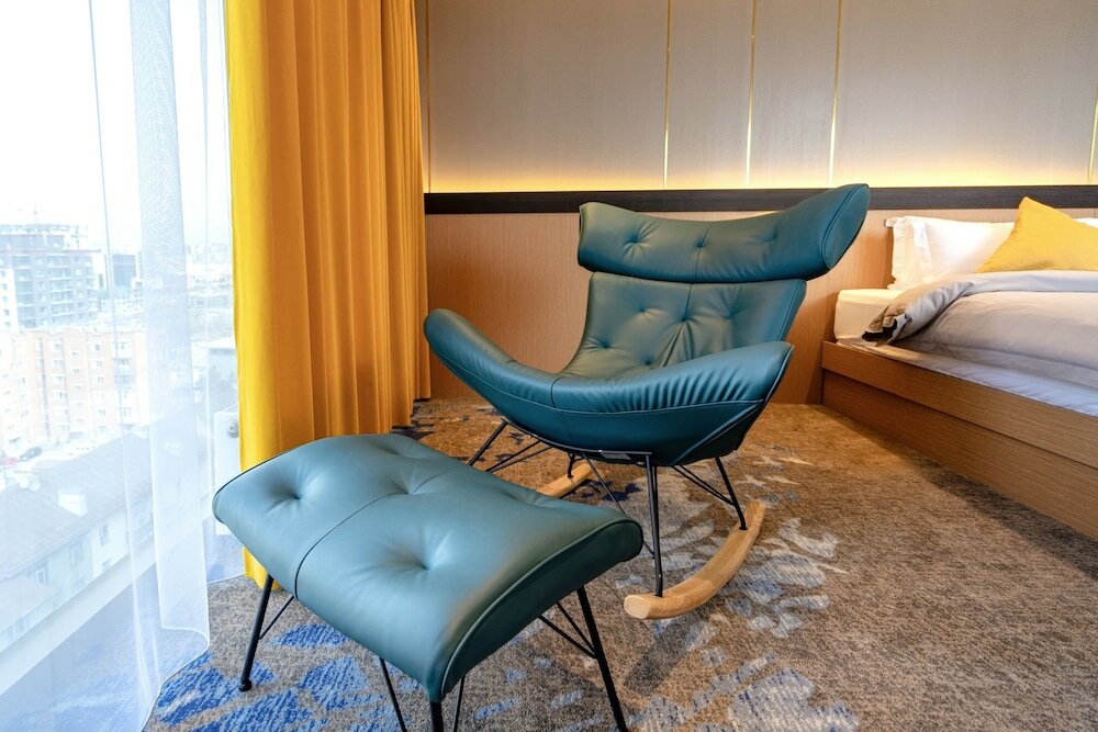 Фото Millennium Plaza Hotel