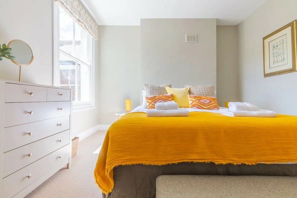 Фото Luxuriously Designed 3 Bedroom Apartment in Clapham