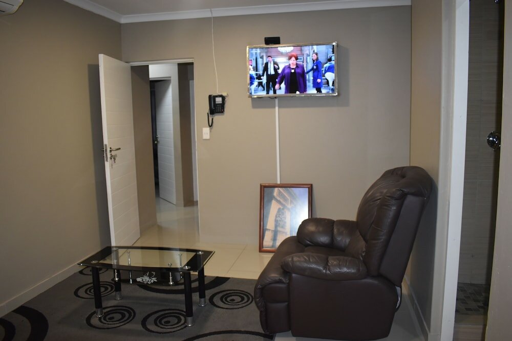 Фото Fairdeal Guest House