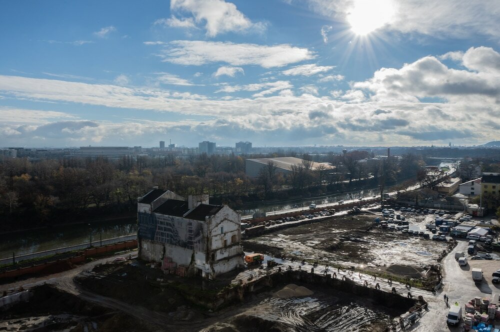 Фото WaterFront City Apartments by UrbanRent