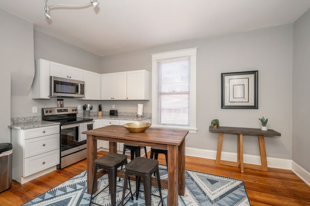 Фото Suites on Main 2