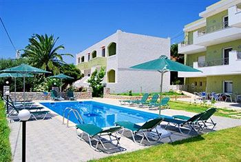 Фото Manolis Apartments