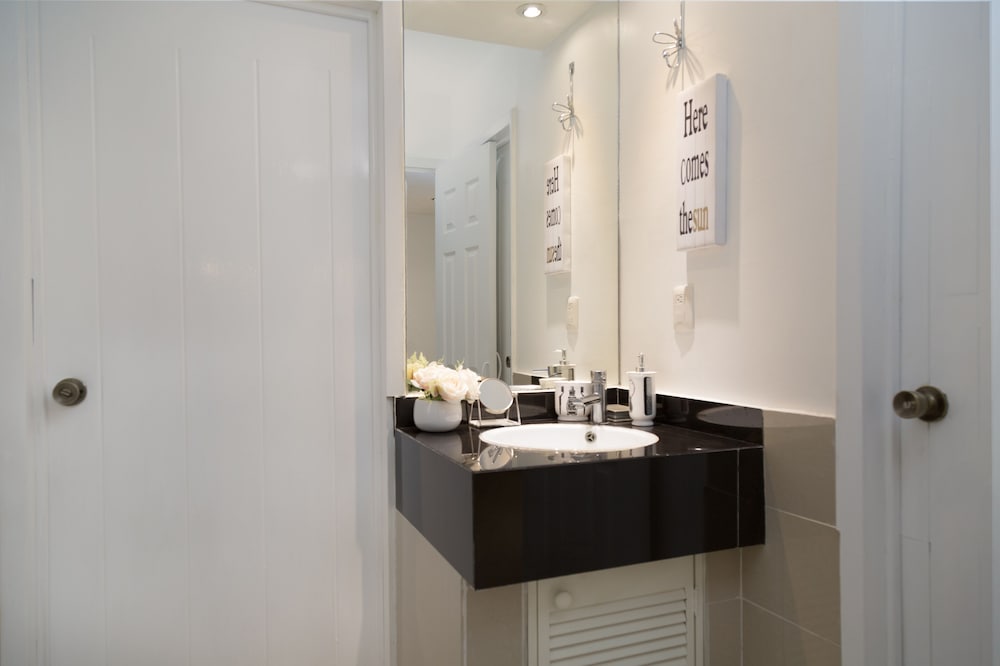 Фото Delightful Lagoon front Villa at hotel zone