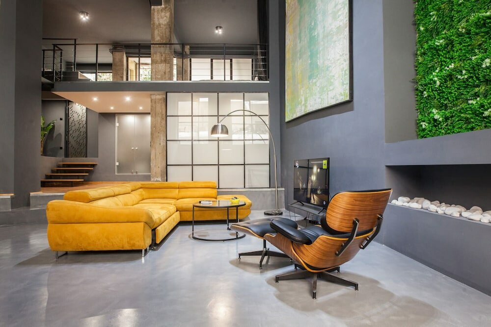 Фото Modern Industrial Apt In Neos Kosmos