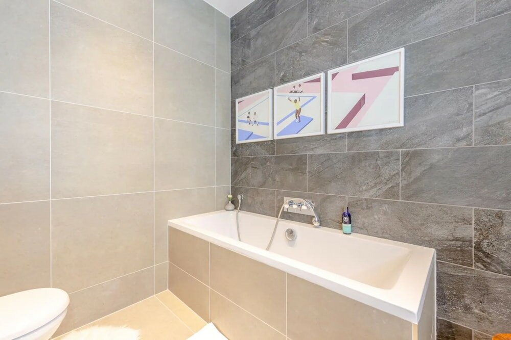 Фото Bright and Stylish 2 Bedroom Flat in Chiswick
