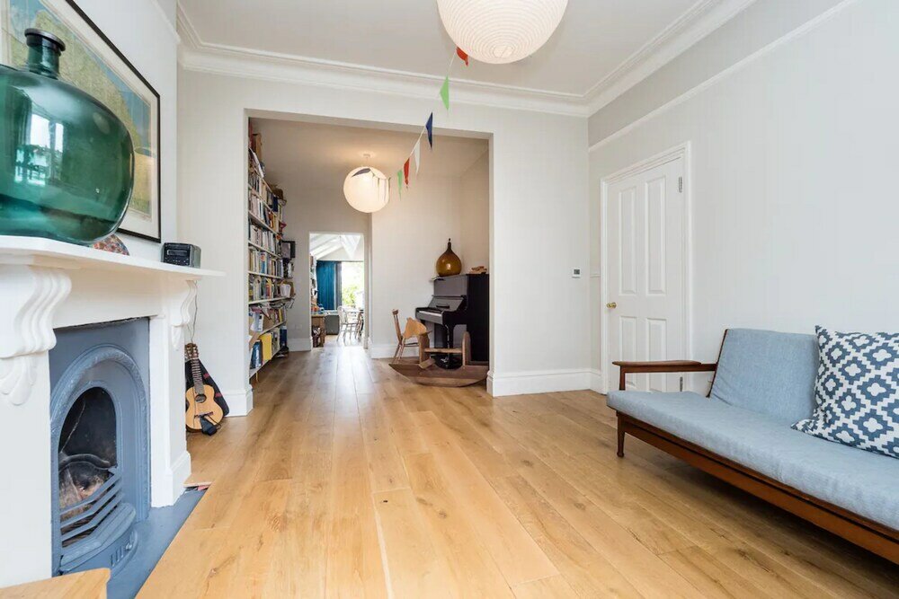 Фото Lovely 4 Bedroom Terraced Family Home