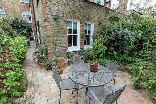 Гостиница Altido 2 Bed Flat With Garden Next to Battersea Park! в Лондоне