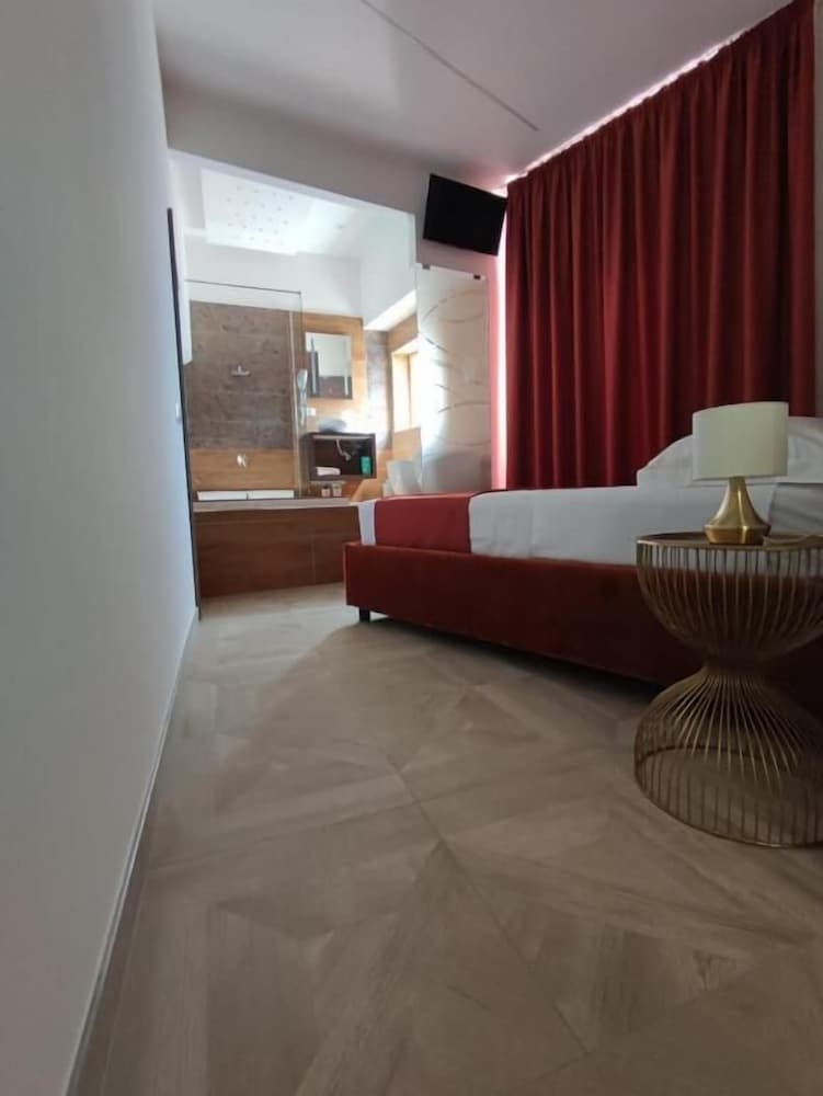 Фото Twin Towers Naples Luxury