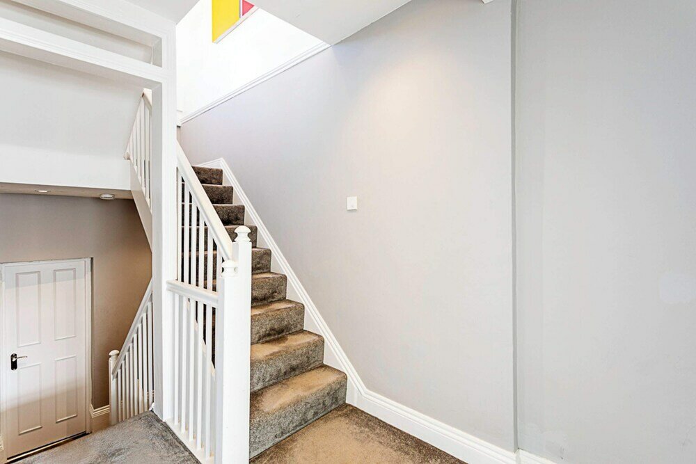 Фото Three Bedroom Kensington Flat