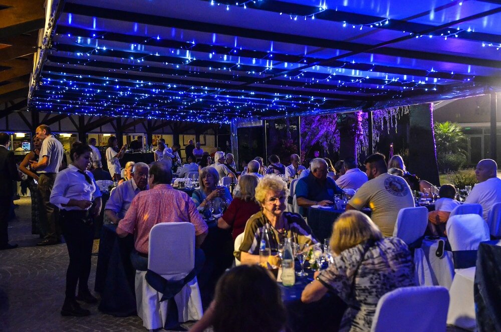 Фото Howard Johnson by Wyndham San Pedro Resort & Marina