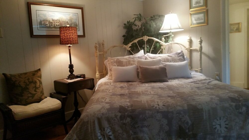 Фото Pineapple Hill Inn Bed & Breakfast