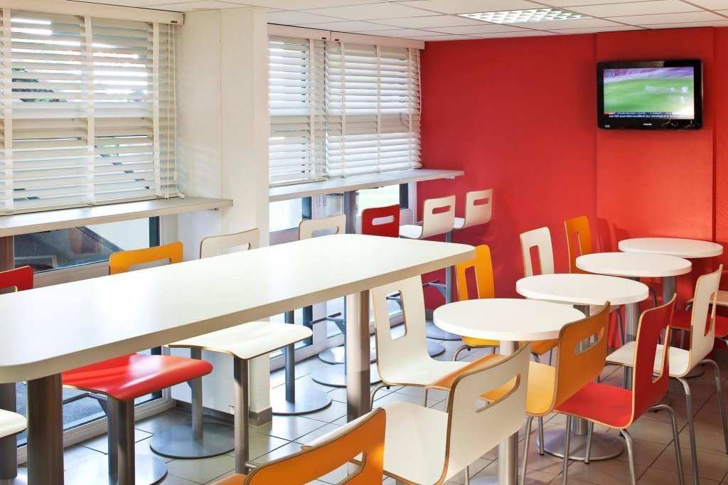 Фото Première Classe Versailles Saint Cyr L'ecole