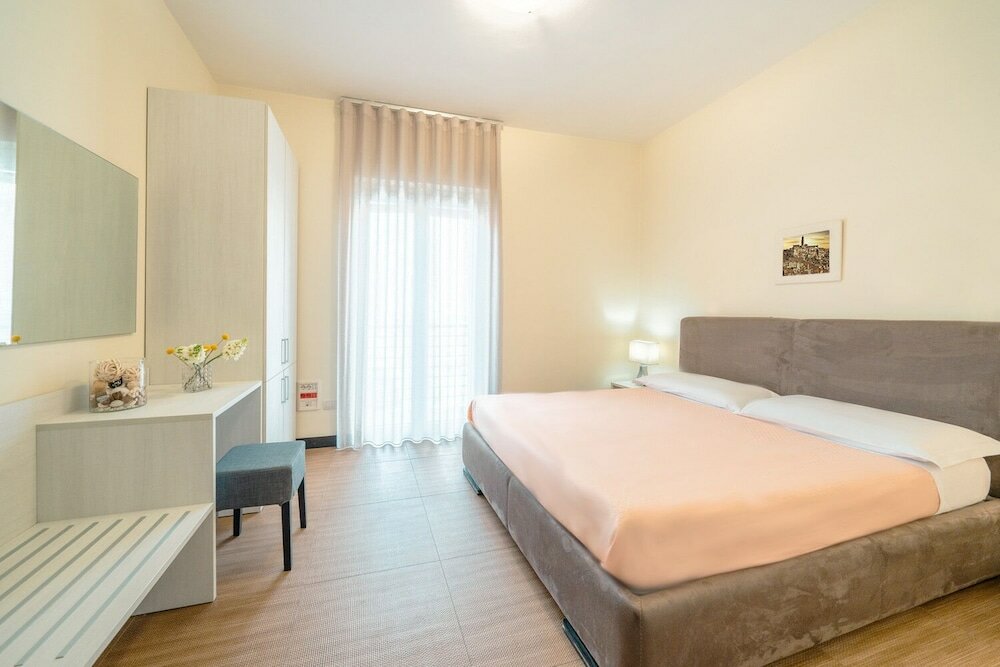 Фото Porta Maggiore Deluxe Center City Rooms