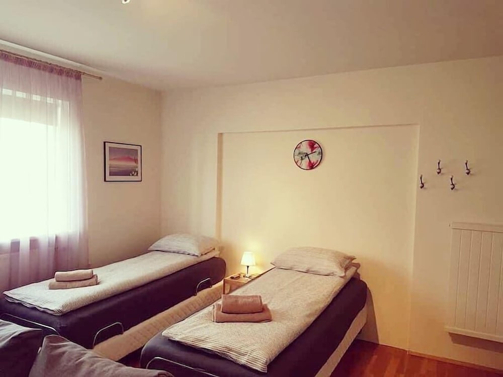 Фото Akureyri Central Rooms