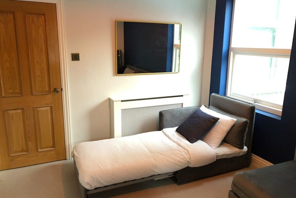 Фото Luxury Victorian 2 Bedroom Apartment Near Tube