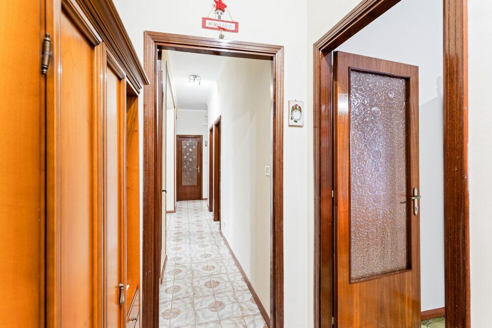 Фото Roomy And Bright Apartment With Balconies X6