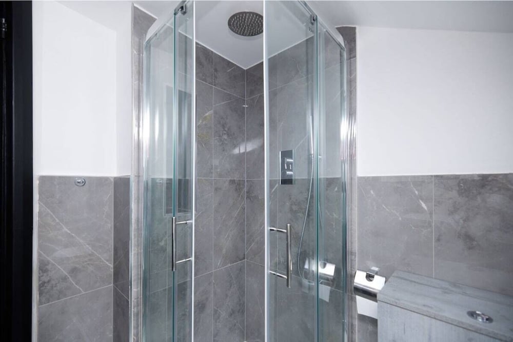 Фото The Battersea Crib - Dazzling 3bdr Flat With Garden