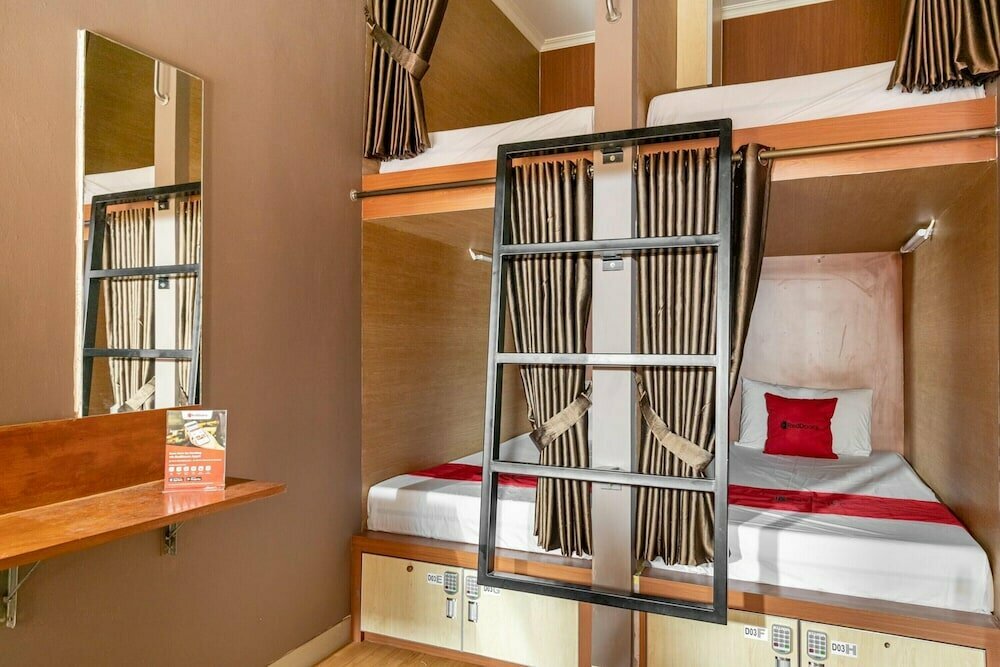 Hotel RedDoorz Hostel near Ltc Glodok, Jakarta, photo