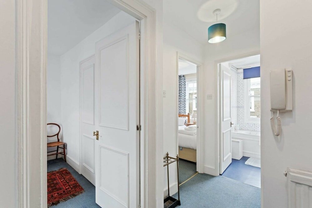 Фото Cozy 2 Bedroom Flat in Pimlico near Metro Station