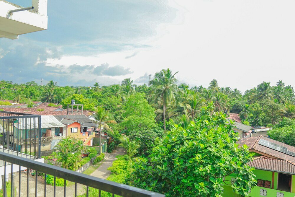 Фото Travellers Hotel Hikkaduwa