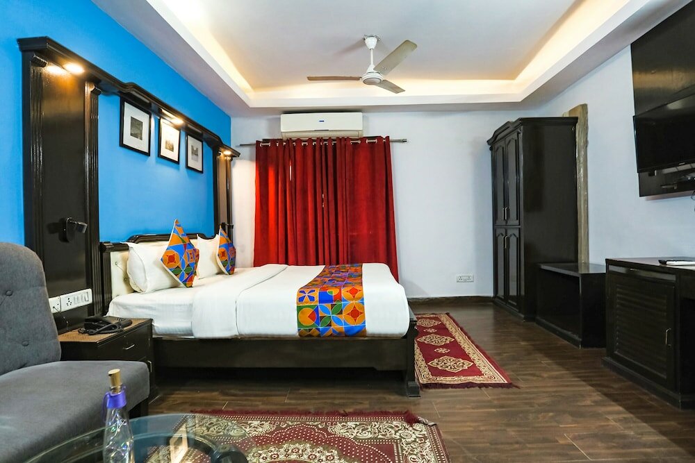 Фото Fabhotel Sentinel Suites