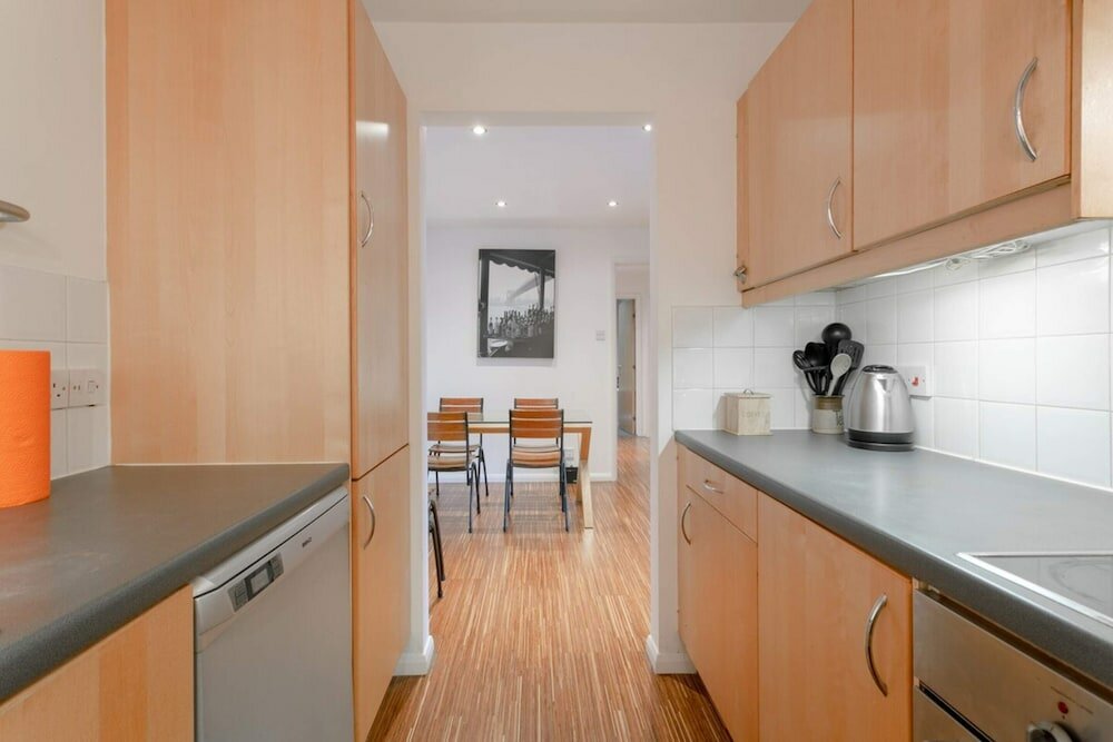 Фото A Spacious 2 Bedroom Apartment In Aldgate East