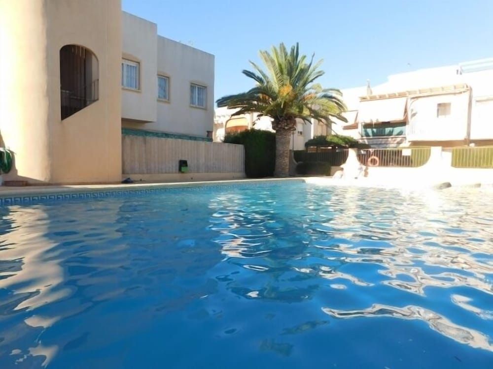 Фото Bungalow EN residencial con piscina