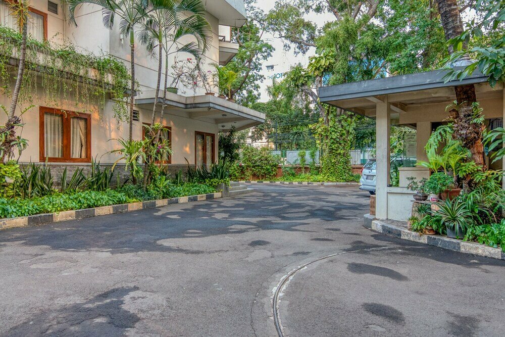 Hotel RedDoorz Plus near Dharmawangsa Square, Jakarta, photo