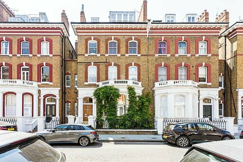 Well-designed Chelsea Flat