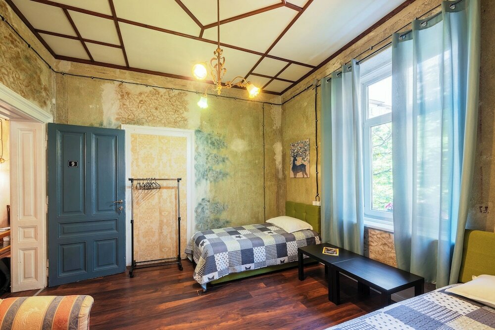 Фото The Green Bar House